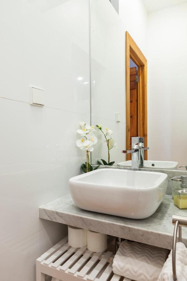Alfama Terrace Apartment With Authentic XVIII Tiles And Historic Notes 3 Bedrooms & 2 Bathrooms Ac Lissabon Exterior foto